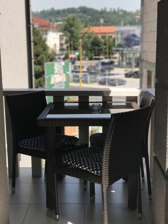 טוזלה Apartment Ajla מראה חיצוני תמונה